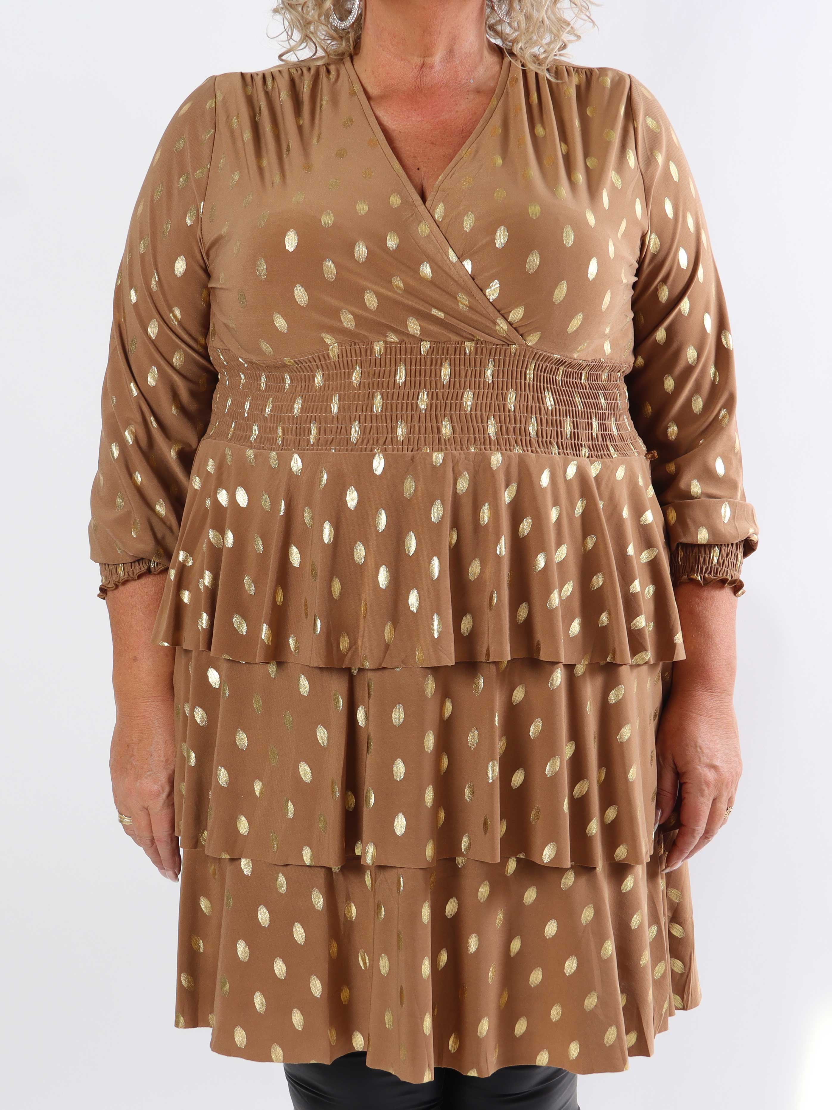 Pams Gold Dot Frills - Söt stretchig plus size-klänning med volanger